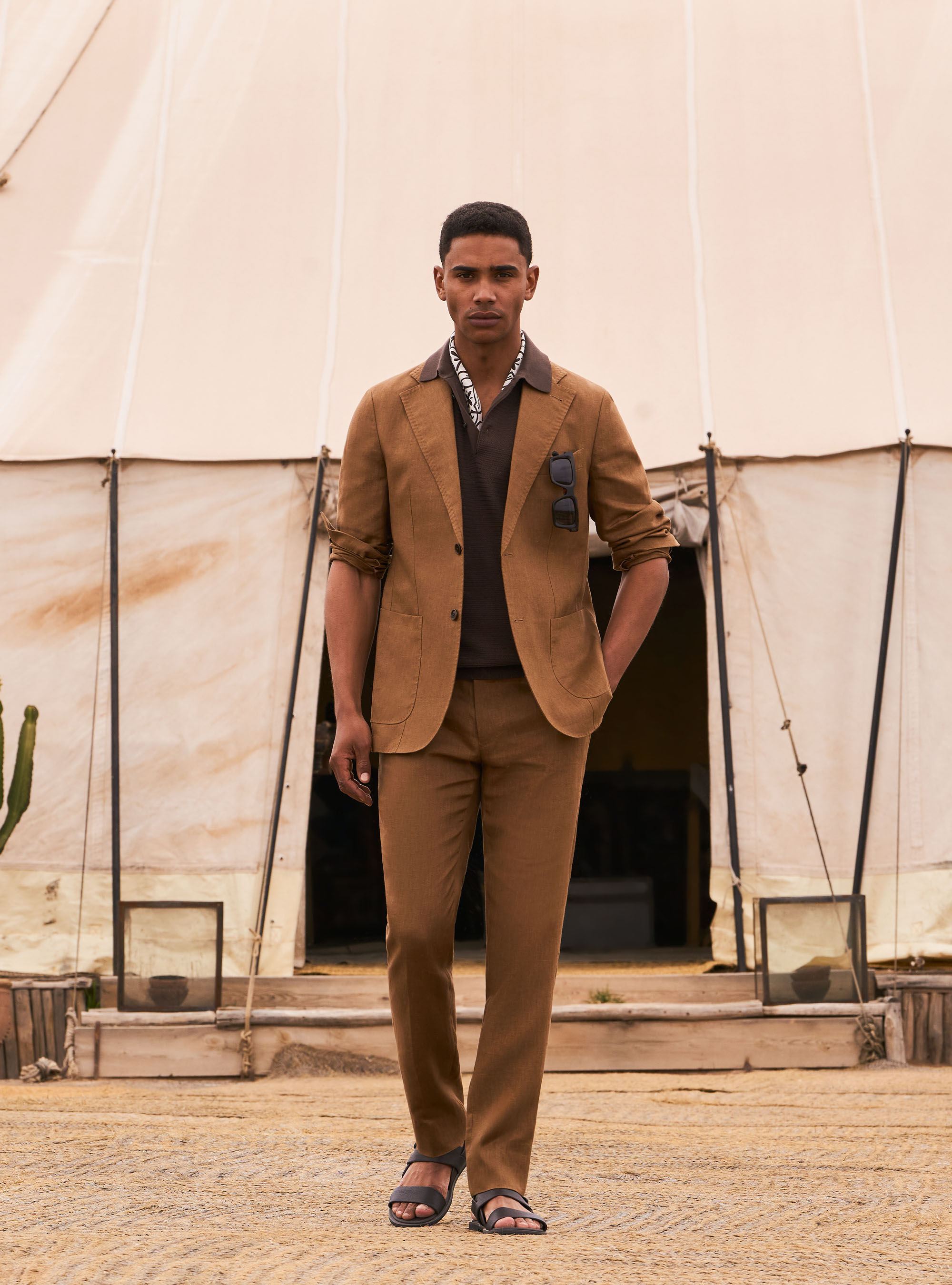 Lookbook 4 - Tobacco linen suit, 